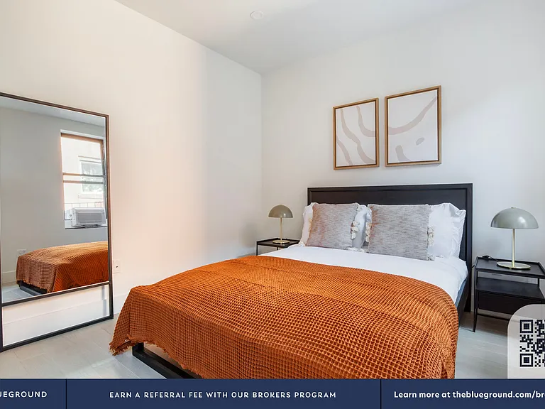 300 W 21st St #52 — Photo 9
