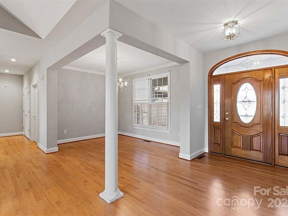 4th image of 163 Golden Oak Dr