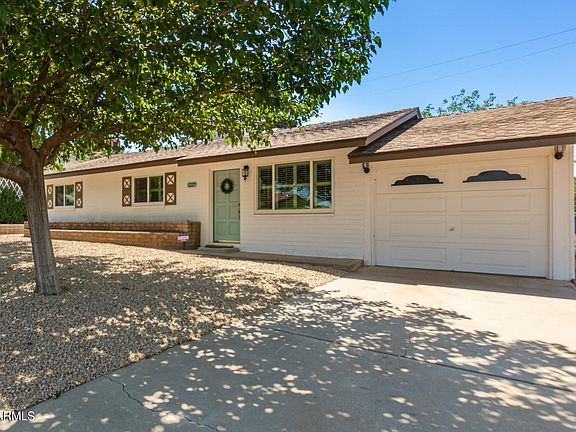 3rd image of 1227 E Las Palmaritas Dr