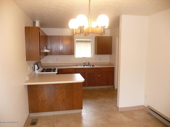 3rd image of 520 E Caribou Ave