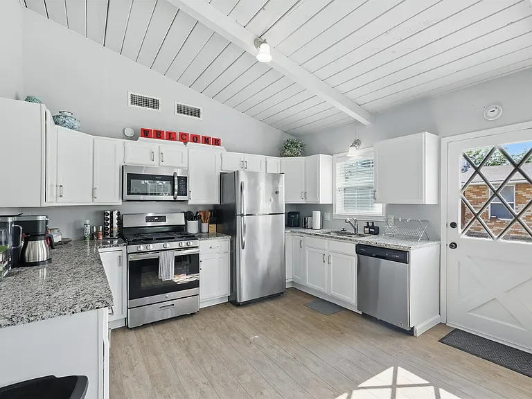 743 Greenhaven Dr — Photo 11