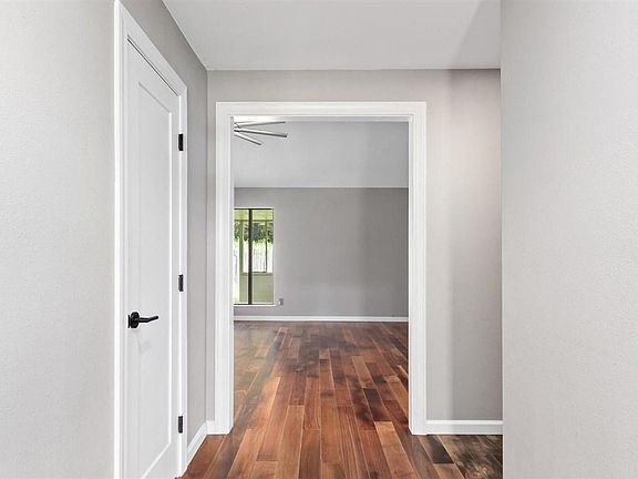 4th image of 2106 Oak Forest Dr