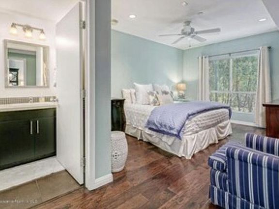 5th image of 159 W Green St Unit 310