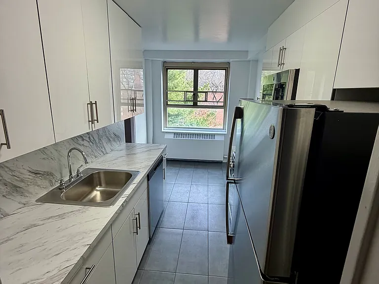 65th Cres — Photo 2
