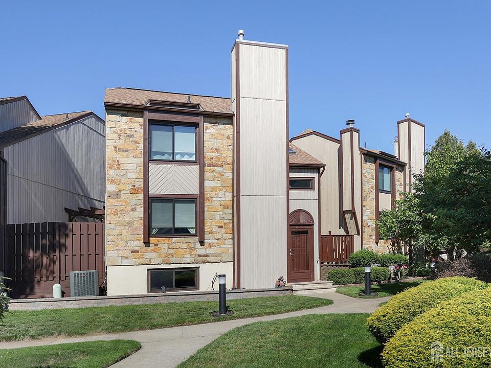 1st image of 230 Silver Ln