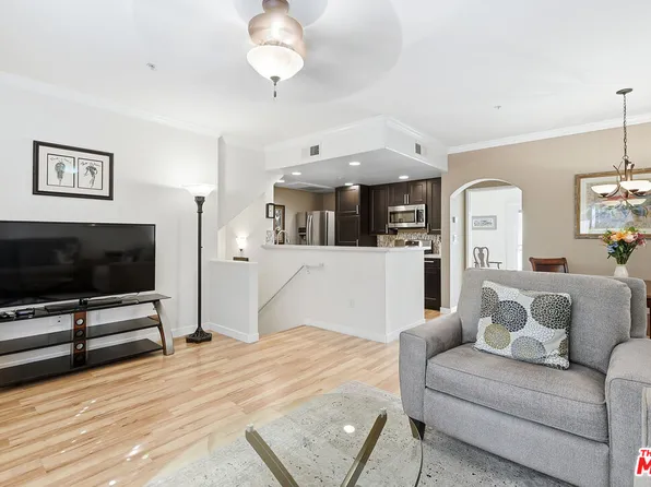 5240 Premiere Hills Cir APT 110, Woodland Hills, CA 91364