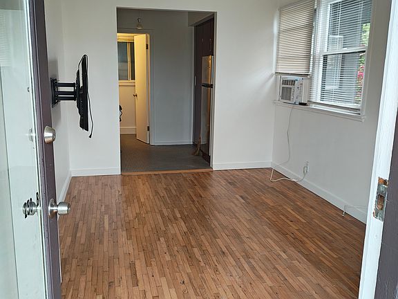 2nd image of 250 3rd Ave #B