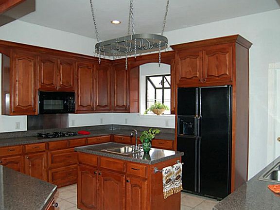 5th image of 833 W Shore Dr
