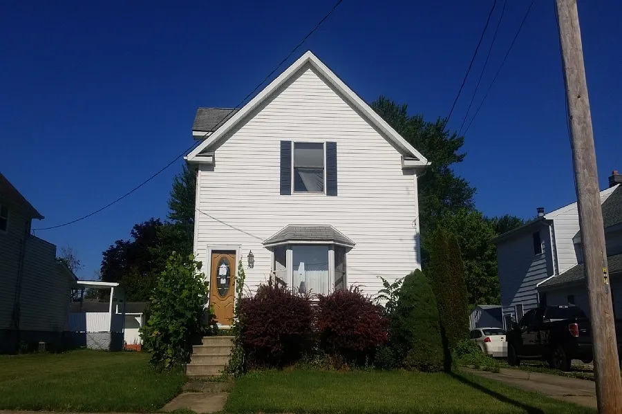 222 Liberty St photo 1