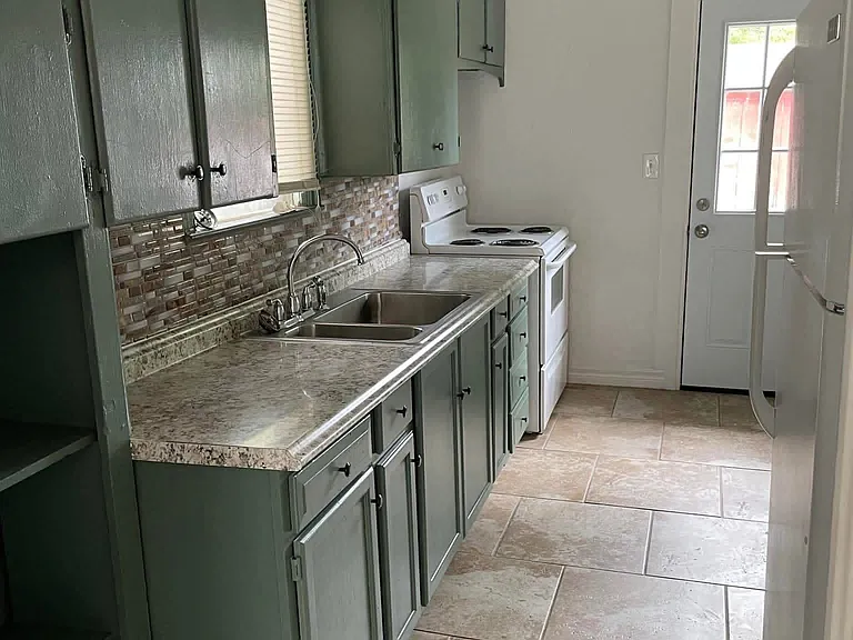 NW Kinyon Ave — Photo 8