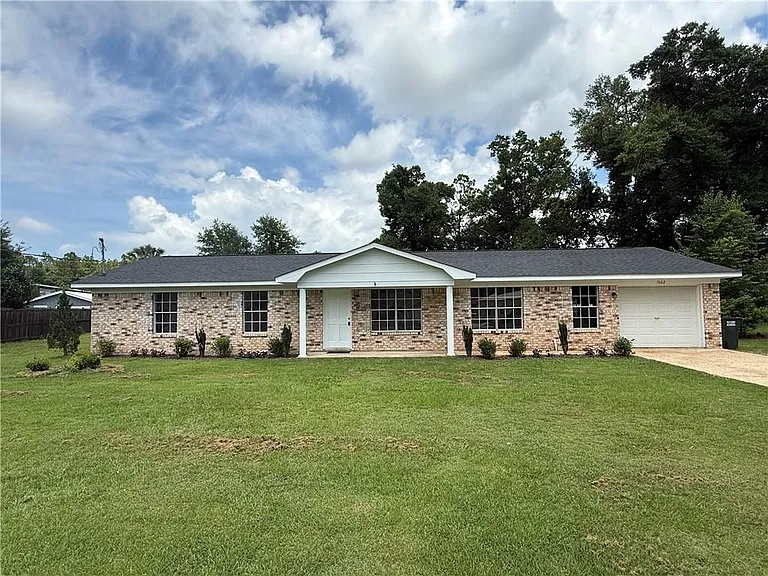 7662 Simmons Dr — Photo 2