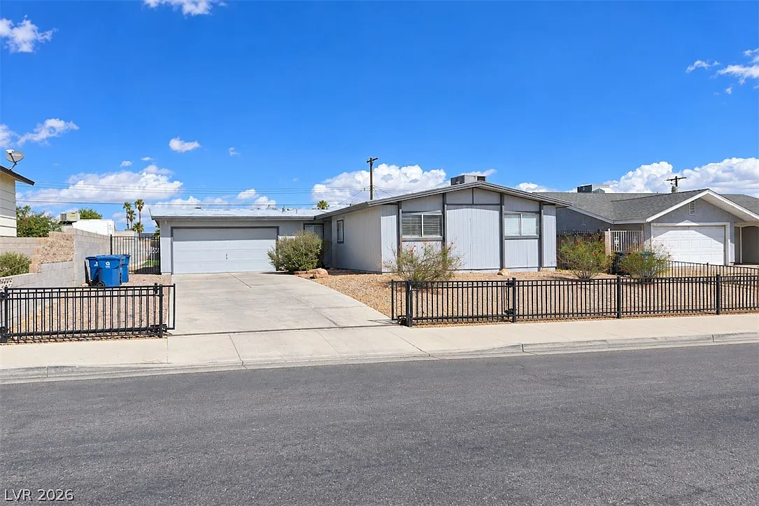 3 bed, 2.0 bath, 1354 sqft, $2,300 — Photo 1