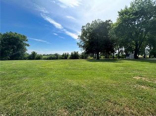 Walnut, Henrietta, MO 64036