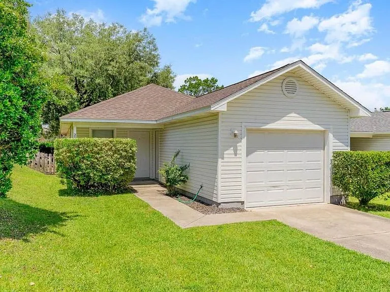 2751 Bay Club Dr — Photo 1