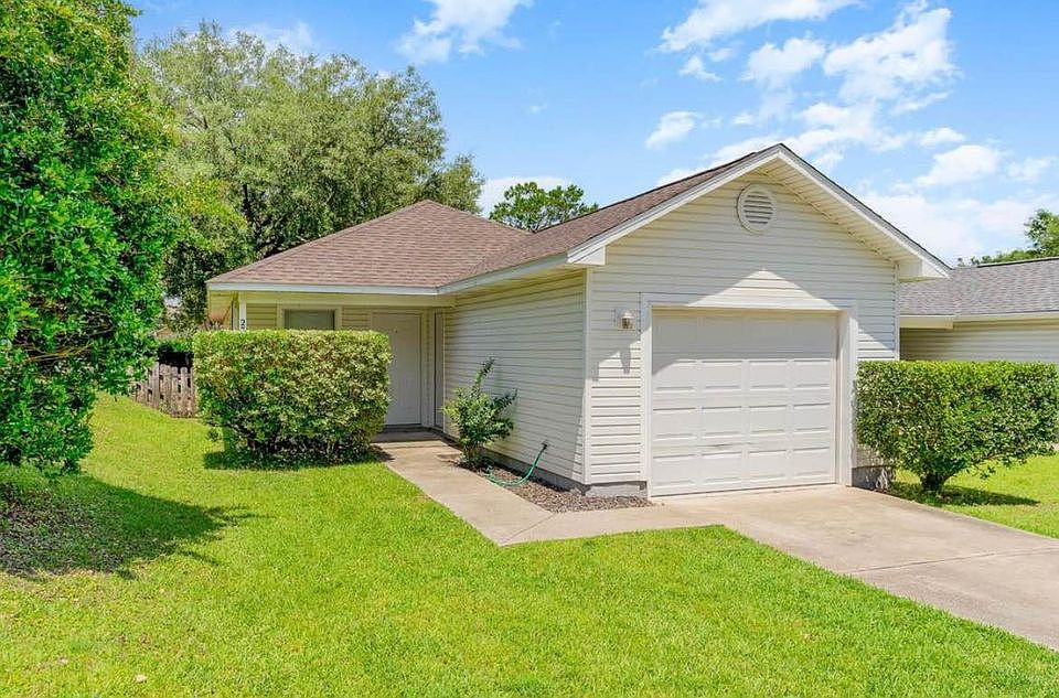 1st image of 2751 Bay Club Dr