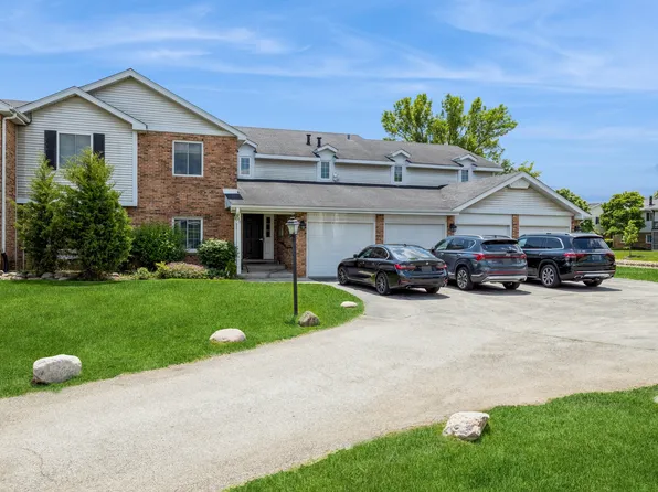 743 Cottonwood Ct Unit A, Willowbrook, IL 60527
