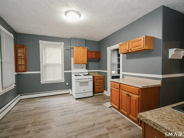 122 Hungerford St — Photo 15