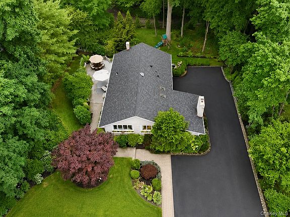 2nd image of 39 E Neck Road