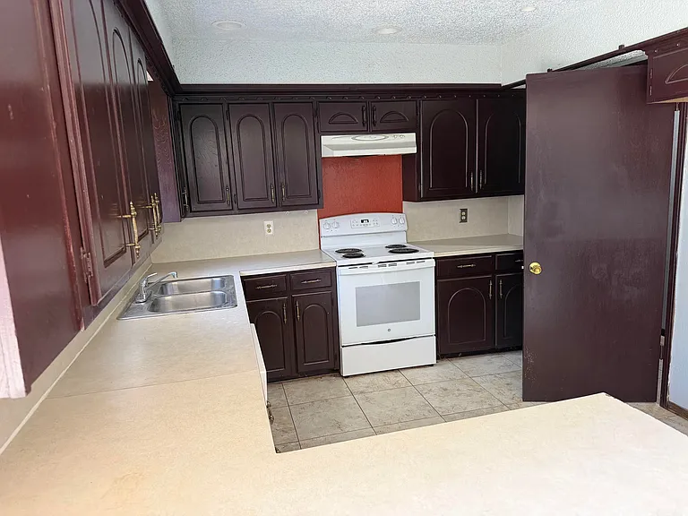 8937 Tilman Dr — Photo 10