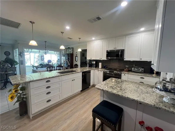 911 SE 18th Ter, Cape Coral, FL 33990