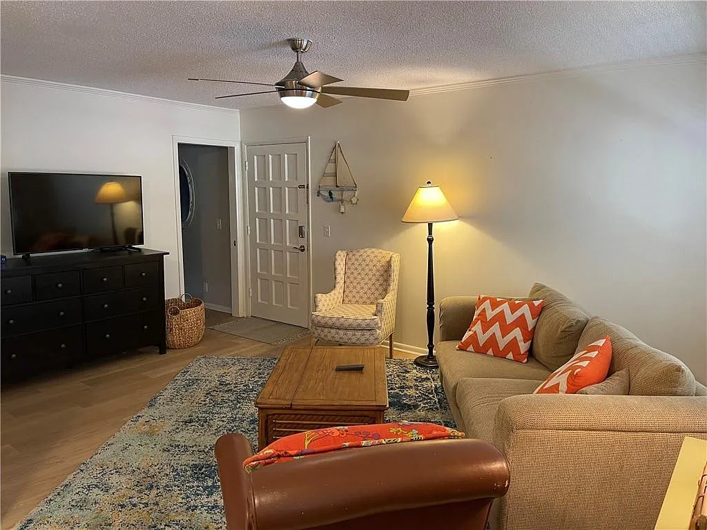 2 bed, 1.0 bath, 786 sqft, $2,200 — Photo 4