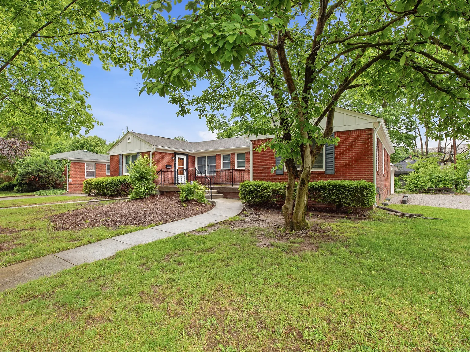 2 bed, 800 sqft, $1,800 — Photo 4