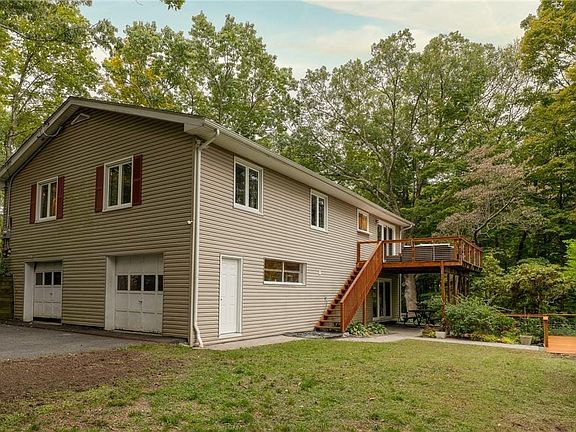 3rd image of 12 Lake Ct