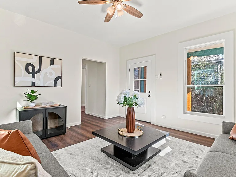 515 E Morton St — Photo 9