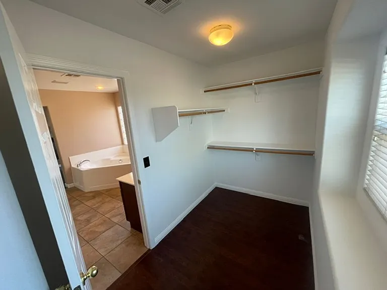 5645 Breckenridge St — Photo 27