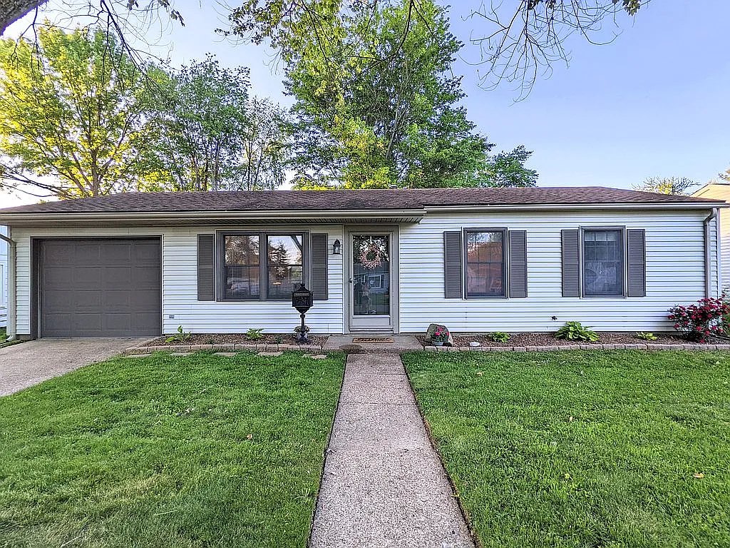 219 Lexington Rd photo 1