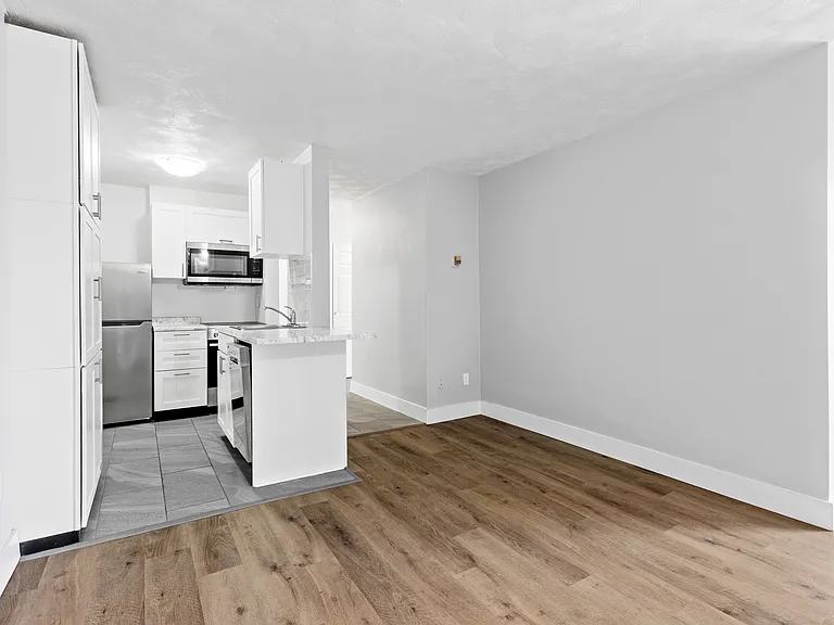 290 Nelson St — Photo 30