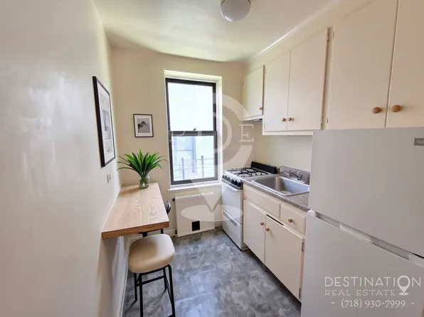 91 Ocean Parkway image 2 of 11