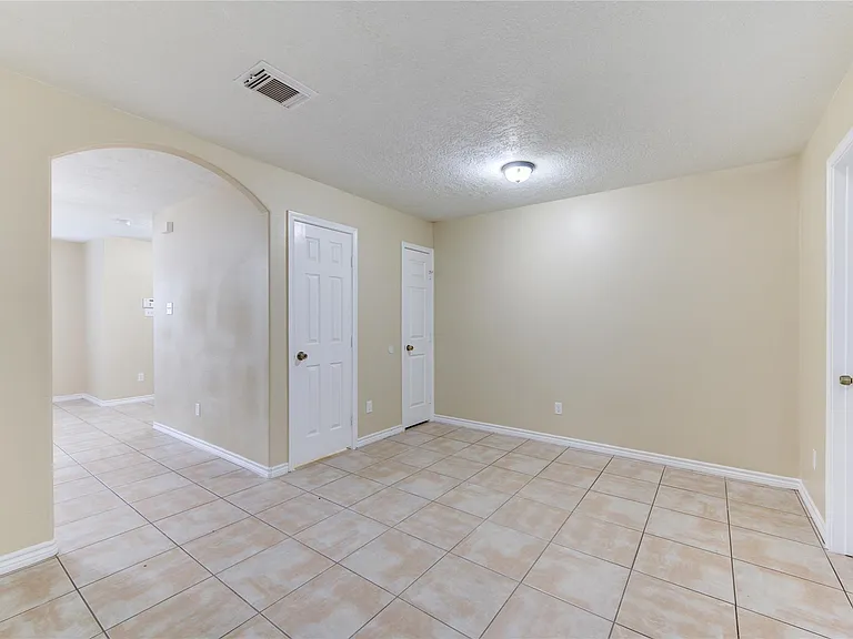 605 Center St #B — Photo 7