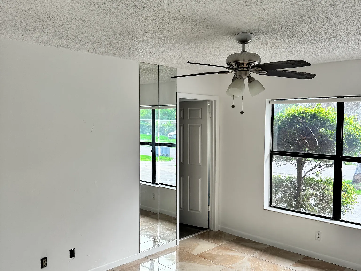 3 bed, 1274 sqft, $900 — Photo 2