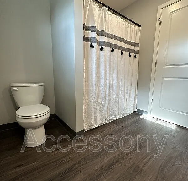 2340 Y St #7 — Photo 7