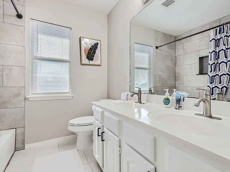 2520 Leicester Ct — Photo 13