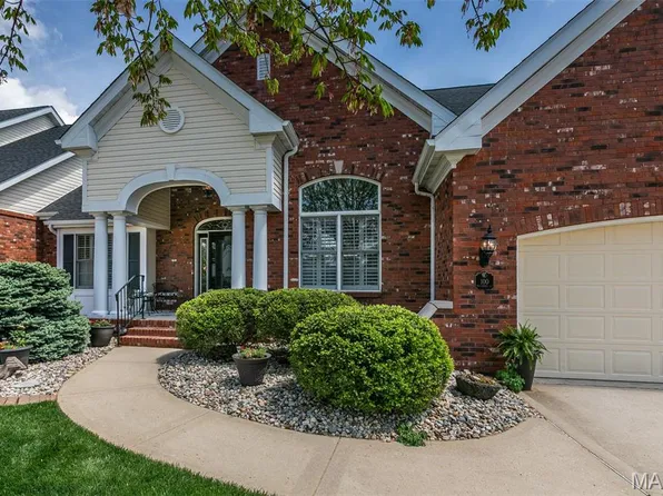 100 Waterfall Ct, Glen Carbon, IL 62034