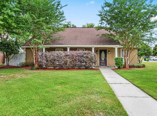 6819 Oakhurst Dr, Ocean Springs, MS 39564