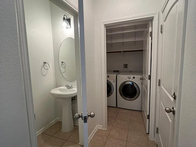 1101 Salem Park Ct — Photo 12