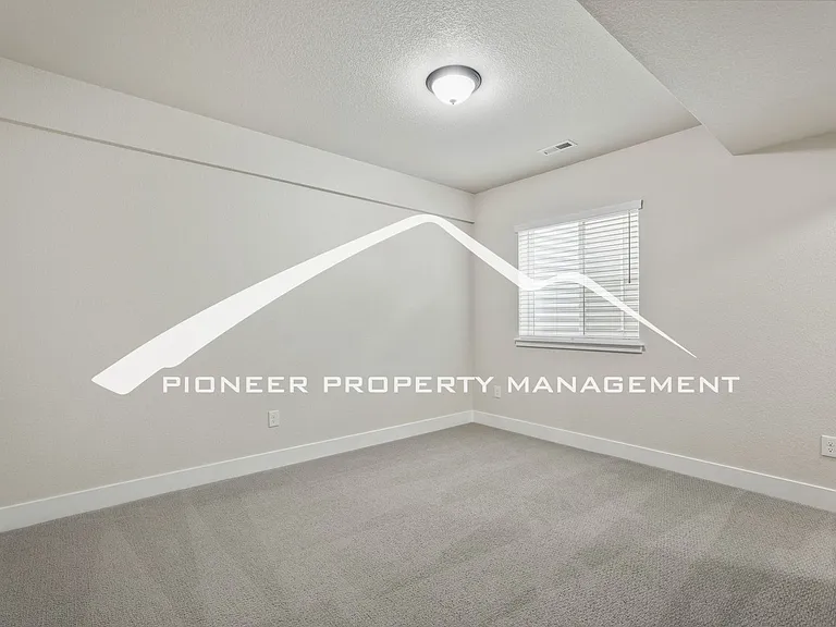 2398 Merlot Dr — Photo 23