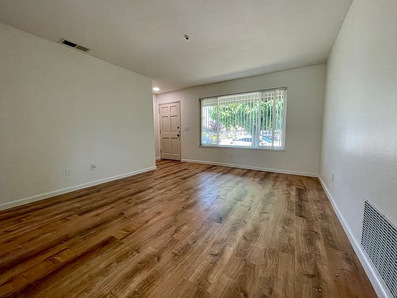 3rd image of 476 Lincoln Ave