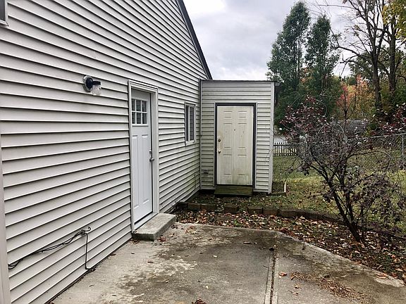 4th image of 6695 Newbridge Dr