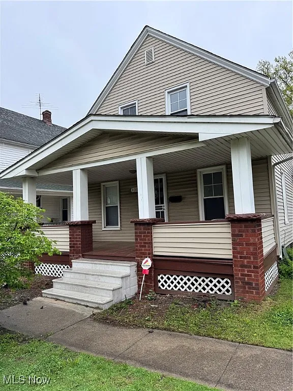 1387 E 187th St photo 1