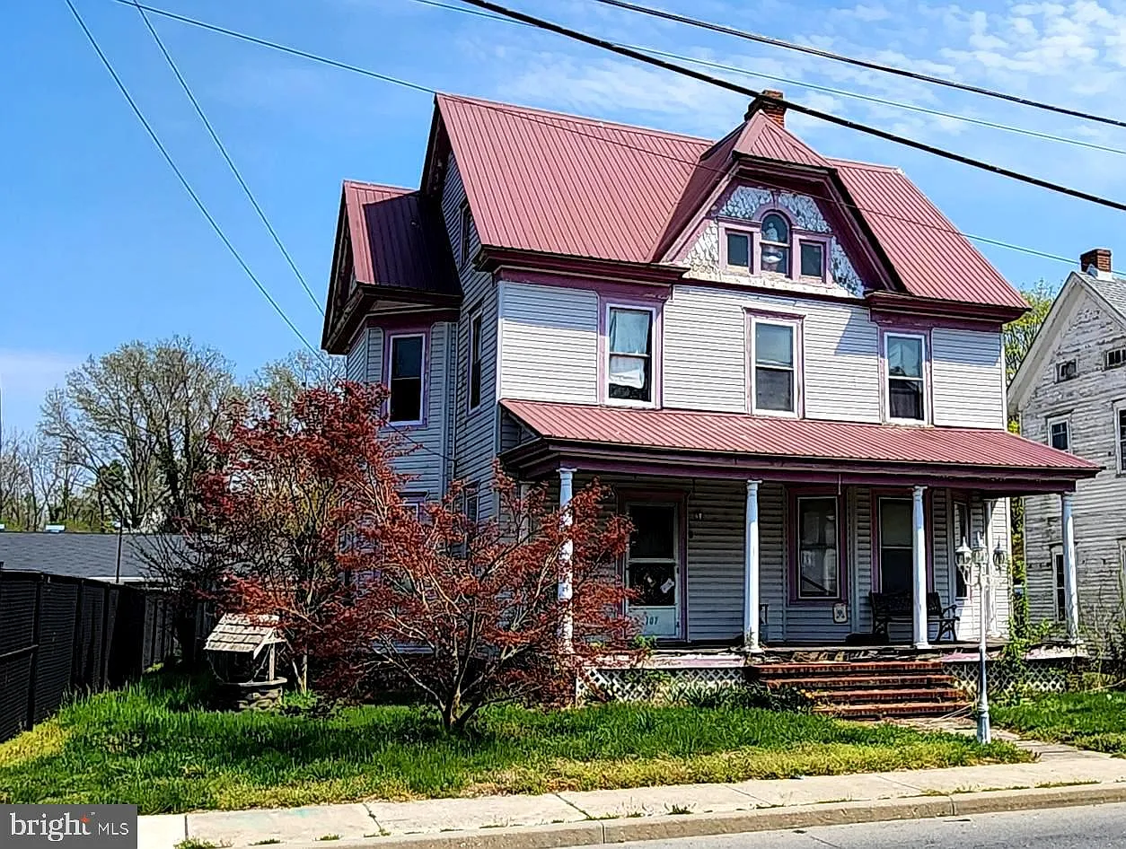 107 S Main St photo 1