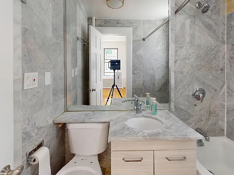 301 E 38th St #12H — Photo 9
