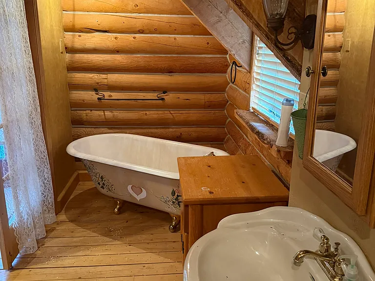 Top floor east, full bathroom with cast iron soaking tub