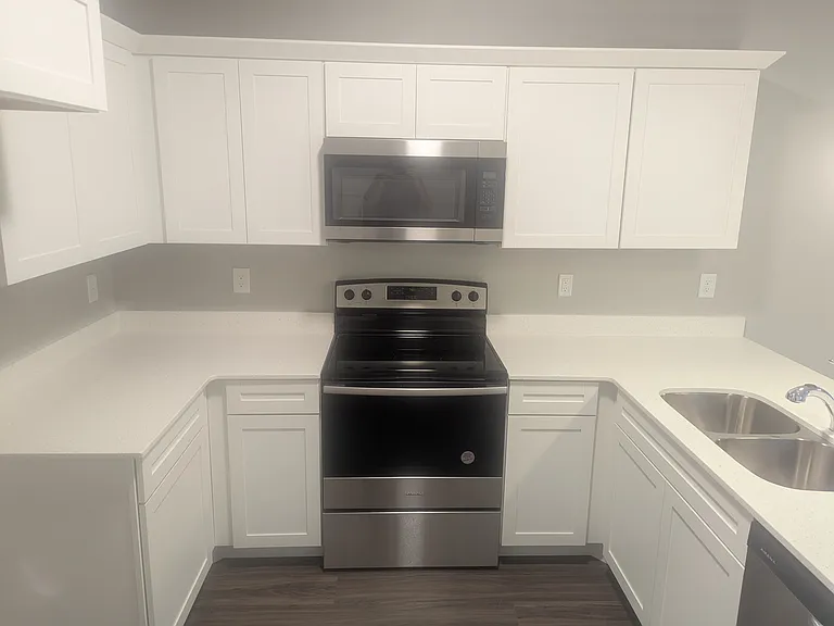 752 N Favreau Ln #V204 — Photo 3