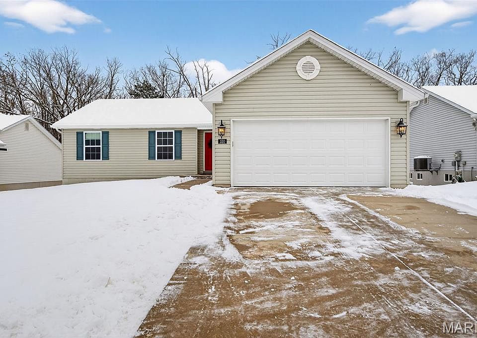 1st image of 320 Carolyn Cir