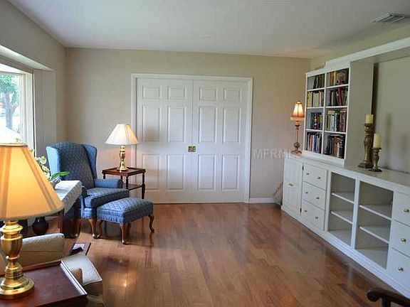 3rd image of 3200 Maple St NE
