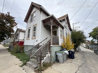 916 S 11th St #A, Milwaukee, WI 53204